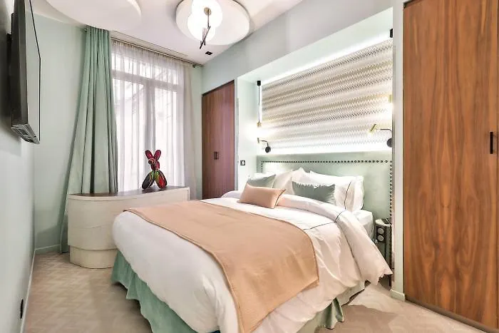 33 Marbeuf 4* Paris
