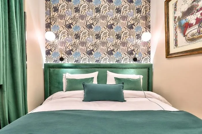 33 Marbeuf 4* Paris