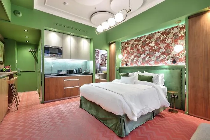 33 Marbeuf 4* Paris