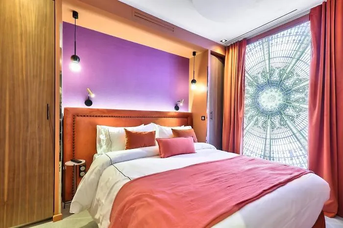 33 Marbeuf 4* Paris