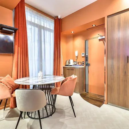 Chez Oscar Apart’hôtel Champs Elysées 4*
