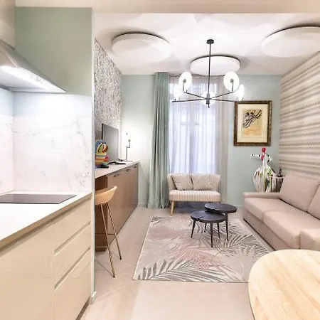 33 Marbeuf 4* Paryż