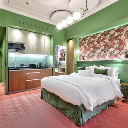 33 Marbeuf 4* Paryż