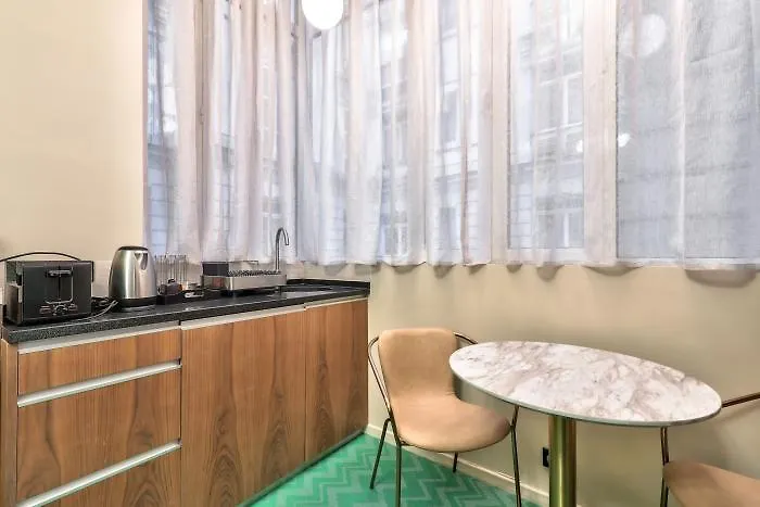 Apart Otel 33 Marbeuf 4*