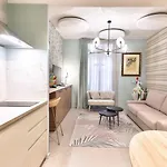 33 Marbeuf 4* Paris