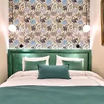 33 Marbeuf 4* Paris