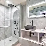 33 Marbeuf Apart Otel 4*