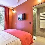 33 Marbeuf Apart Otel