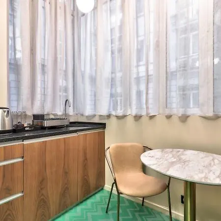 Aparthotel 33 Marbeuf 4*